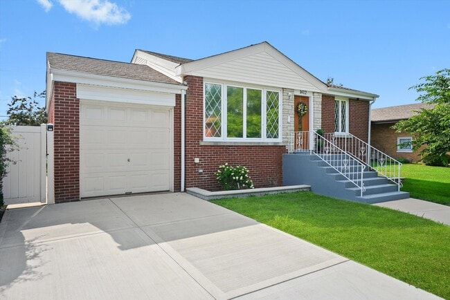 Building Photo - 1412 Balmoral Ave