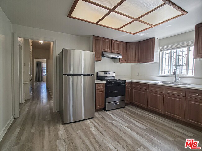 Foto del edificio - 336 S Wilton Pl