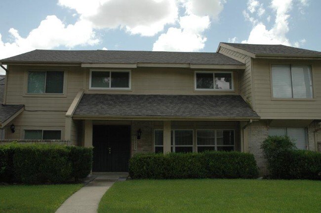 Building Photo - 10325 Huntington Place Dr