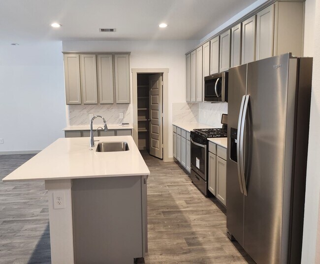 Foto del edificio - 7106 Marina Hts Wy
