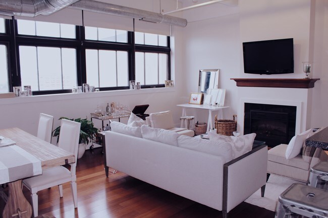 Building Photo - 210 Ellicott St