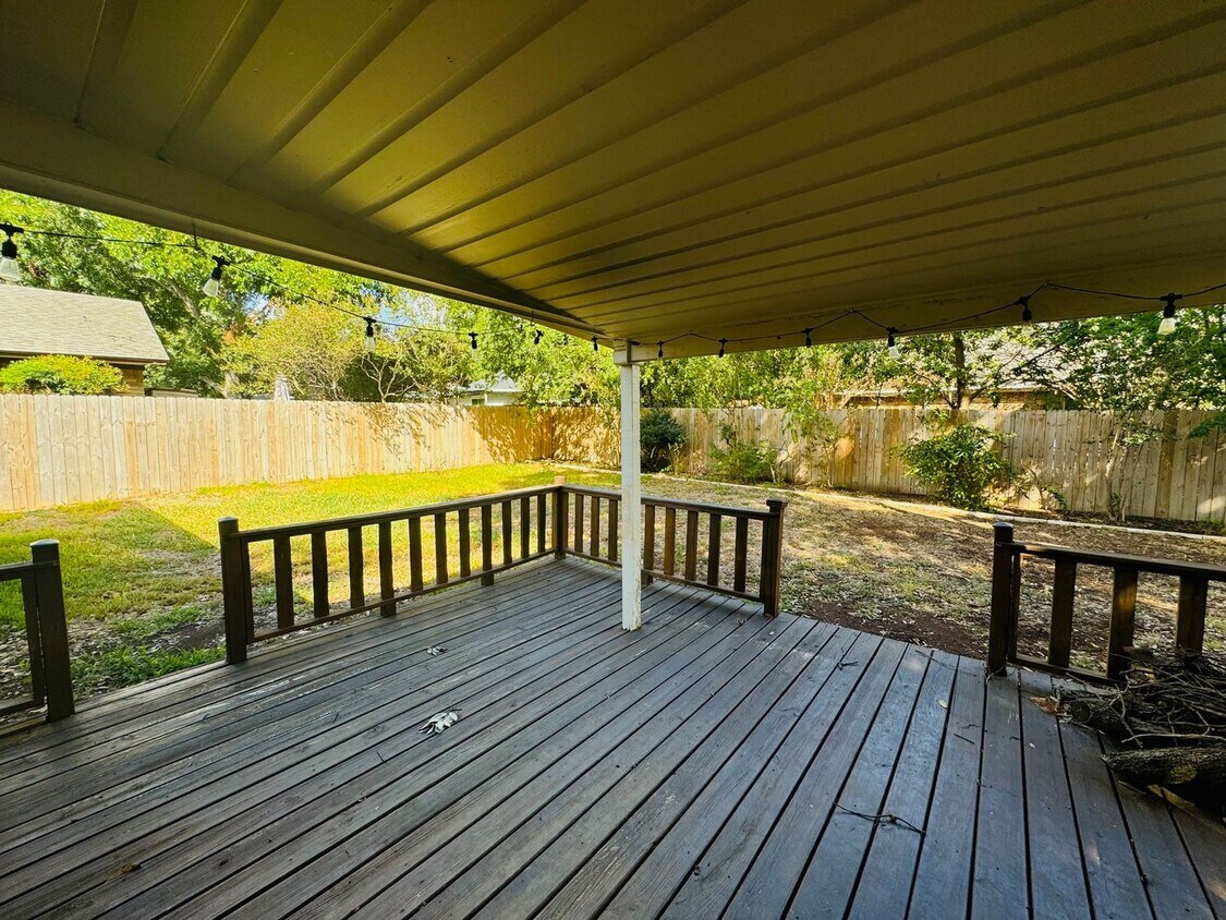 Primary Photo - Amazing Midway ISD Home