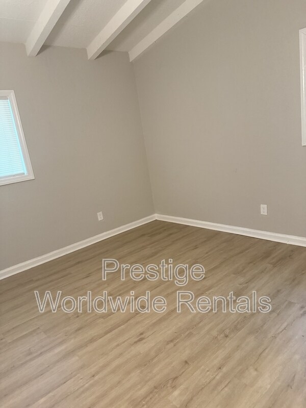 Building Photo - 4549 Sims St