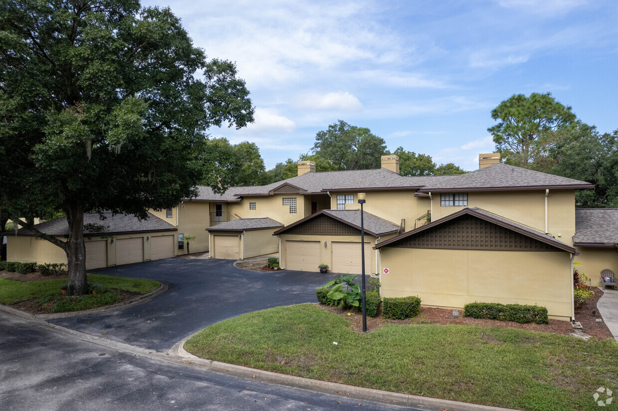 Primary Photo - Lake Crest Condominium Association