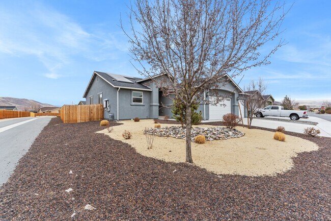 Foto del edificio - Trailer Parking, Newer house with Low main...