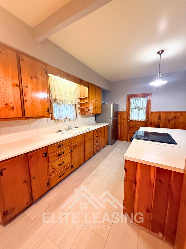 Building Photo - 528 NE Ohio Ave