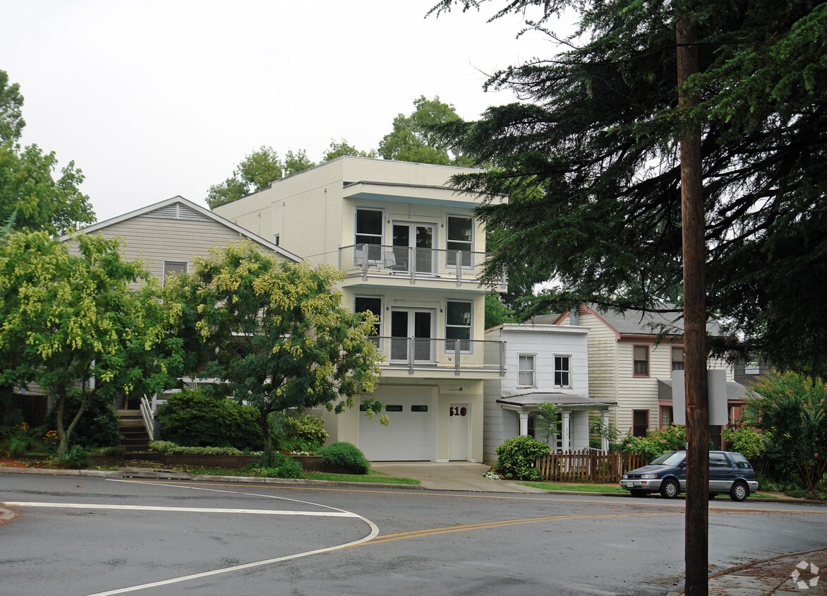 Building Photo - 610 George St