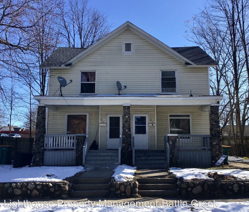 Foto principal - 86-86 College St