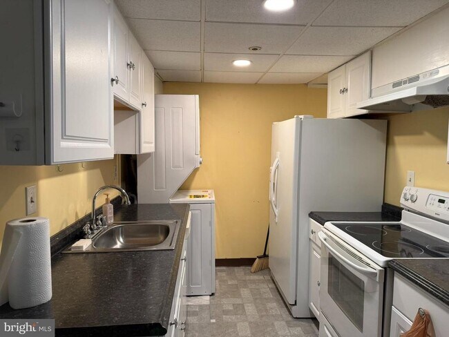 Foto del edificio - 5911 Edsall Rd