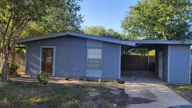 Building Photo - 6018 Royal Valley St