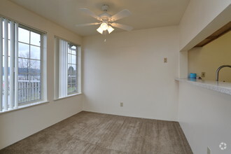 Sammamish Beach Club Apartments photo'