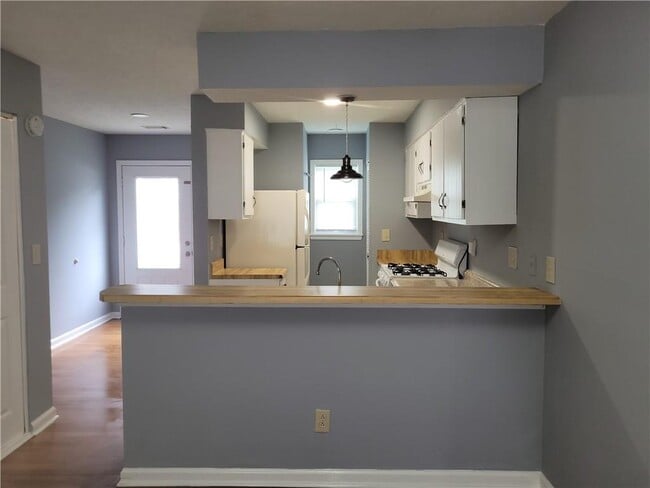 Building Photo - 457 Prince of Wales