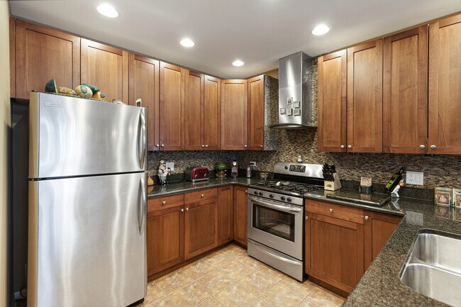 Building Photo - 4770 N Manor Ave
