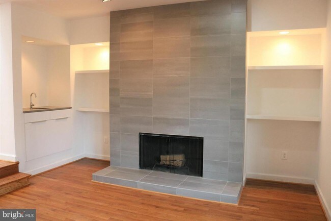 Foto del edificio - 5329 Strathmore Ave