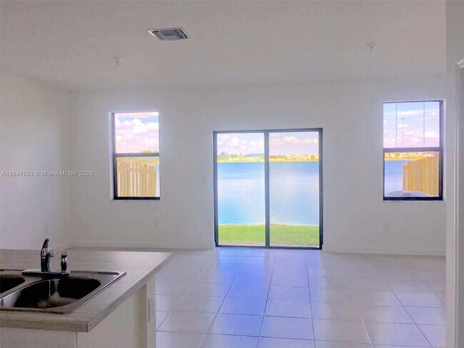 Foto del edificio - 20584 NE 5th Pl