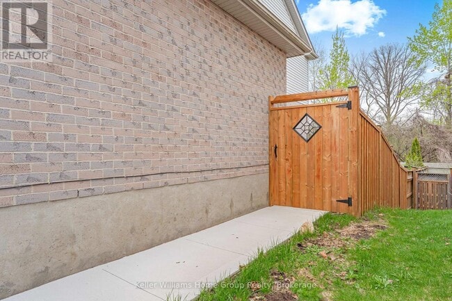 Building Photo - 33 Milson Crescent