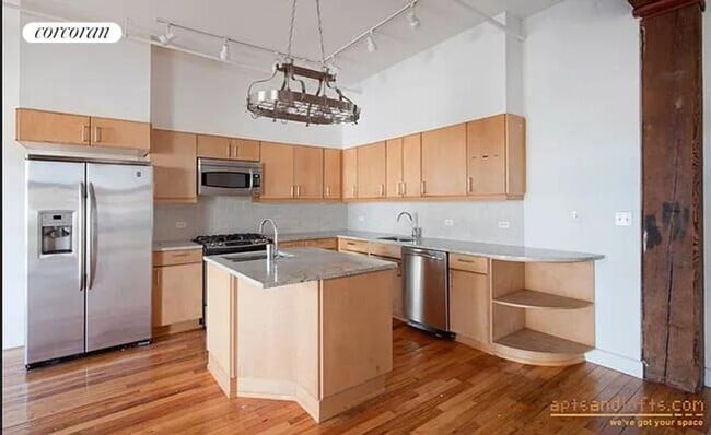 Building Photo - 275 Conover St
