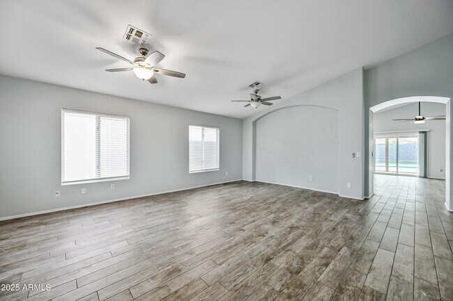 Foto del edificio - 1449 S Monterey St