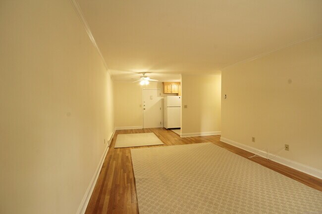 Foto del edificio - 637 Cove Rd