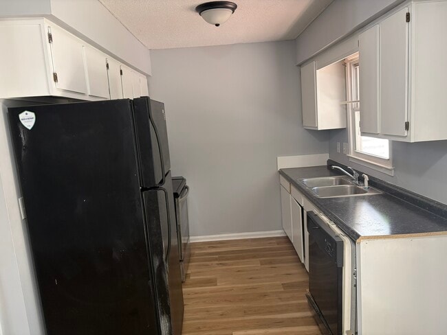Foto del edificio - 839 Barringer Dr