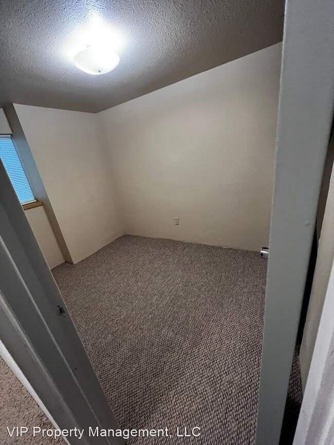 Building Photo - 2 br, 1 bath House - 826 Bank St. Unit #4