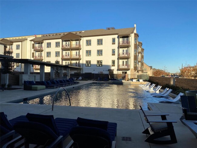 Building Photo - 4105 Viridian Village Dr