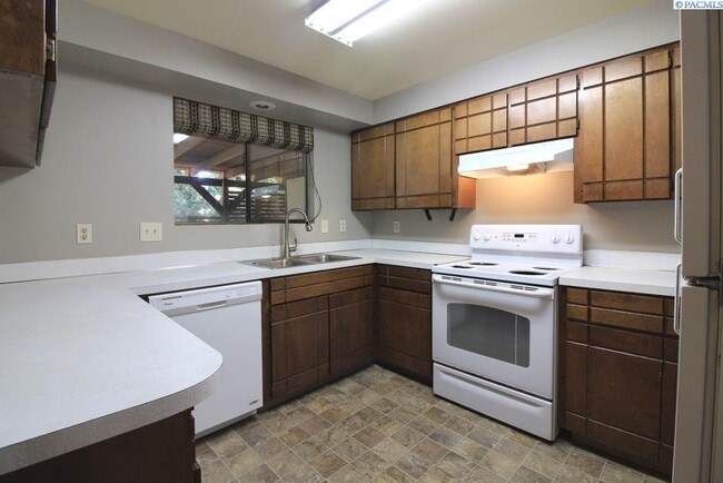 Building Photo - Kennewick 3 Bed/2 Bath Rambler + Bonus Room