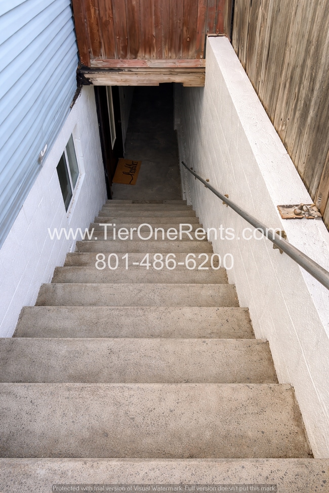 Building Photo - **MOVE IN SPECIAL** Half off first month's rent