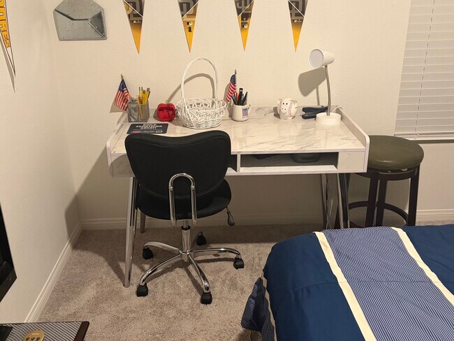 Foto del edificio - 22739 Morning Spruce St