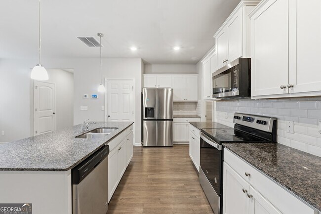 Building Photo - 6615 Bluffview Dr