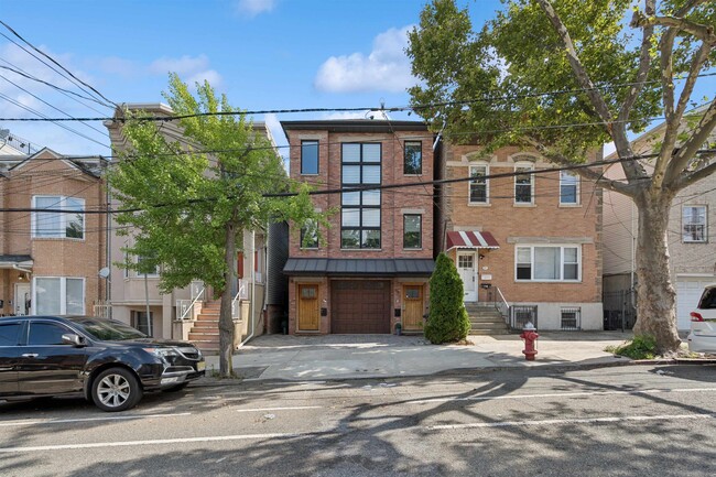 Building Photo - 94 Leonard St