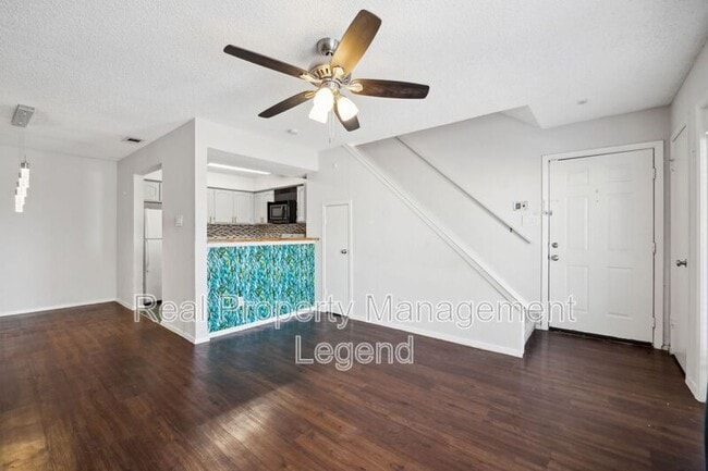 Building Photo - 3022 Forest Ln