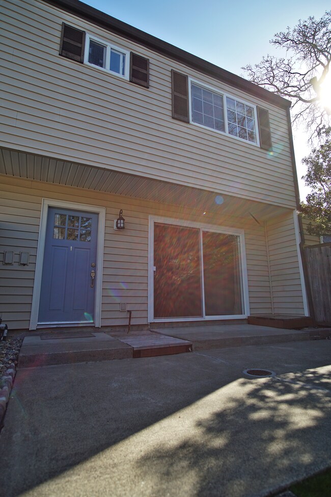 Foto del edificio - 1572 Yardley St