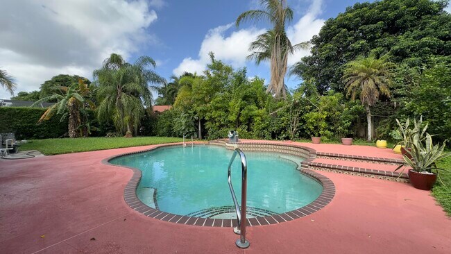 Foto del edificio - 12157 Sycamore Ln