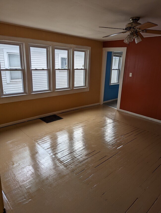 Foto del edificio - 305 W Harris St