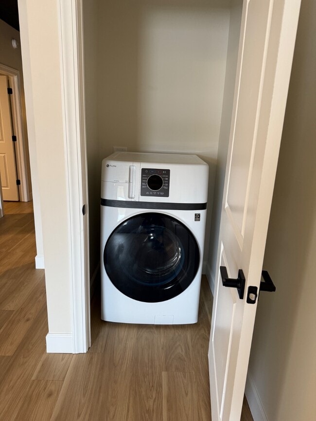 Building Photo - 309 N 6th St