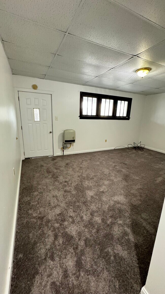 Liv RM - 1335 Amherst St