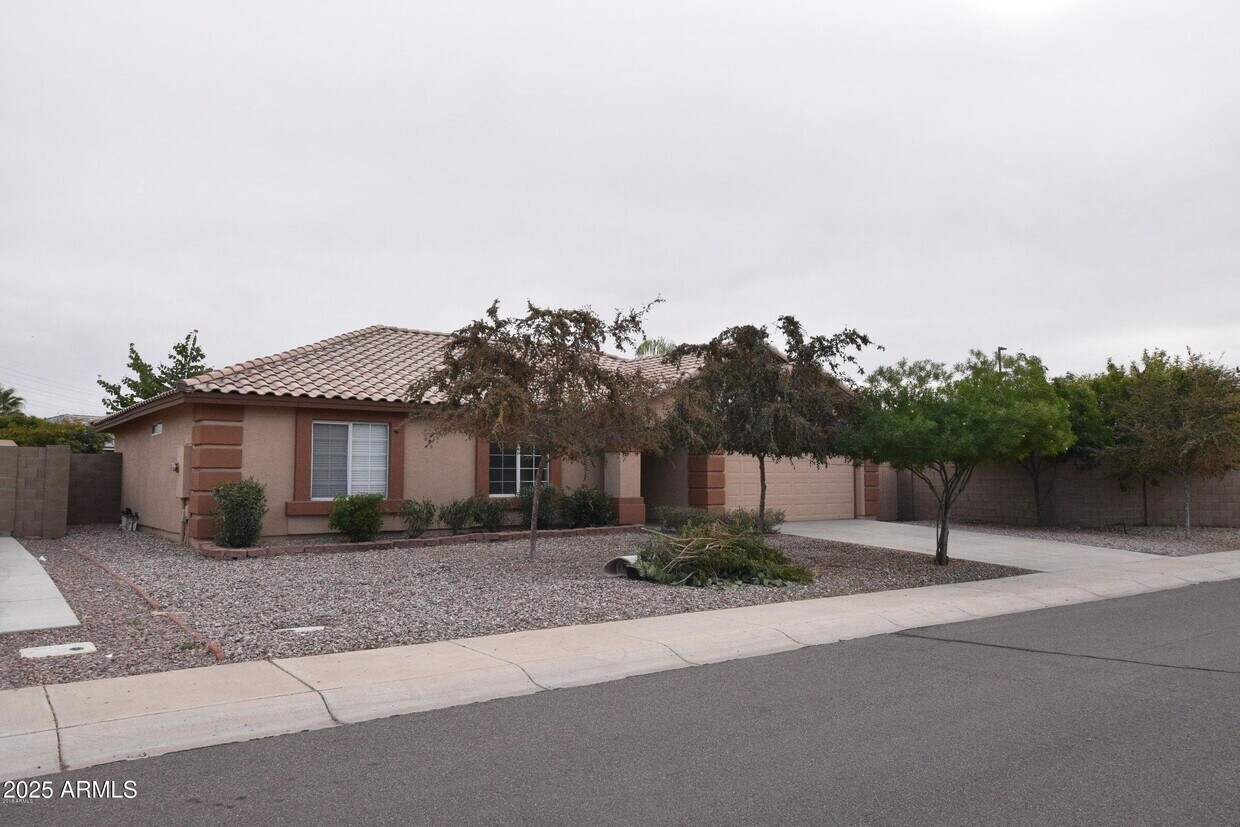 Primary Photo - 2213 S Tucana Ln