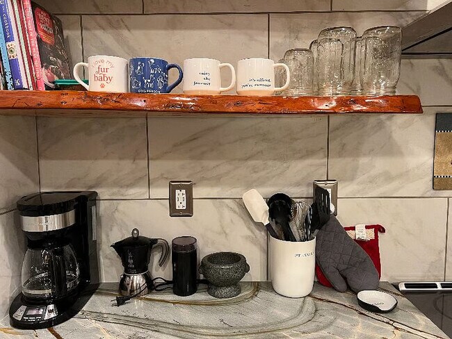 Foto del edificio - 106 Weatherstone Dr