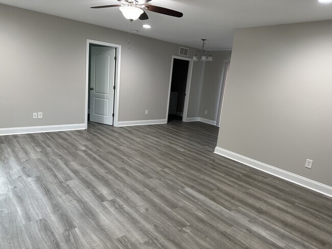 Foto del edificio - 1074 S Walnut St