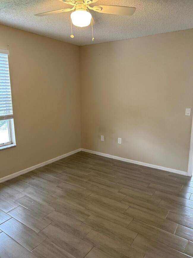 Foto del edificio - 1401 Village Blvd
