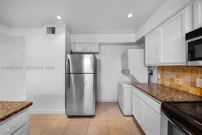 Building Photo - 7801 Hispanola Ave
