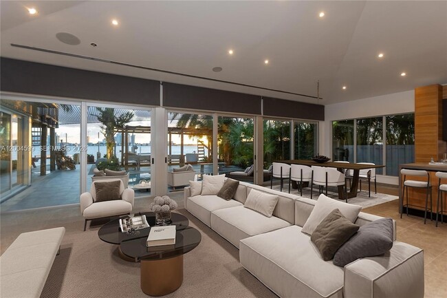 Foto del edificio - 2440 N Shore Terrace