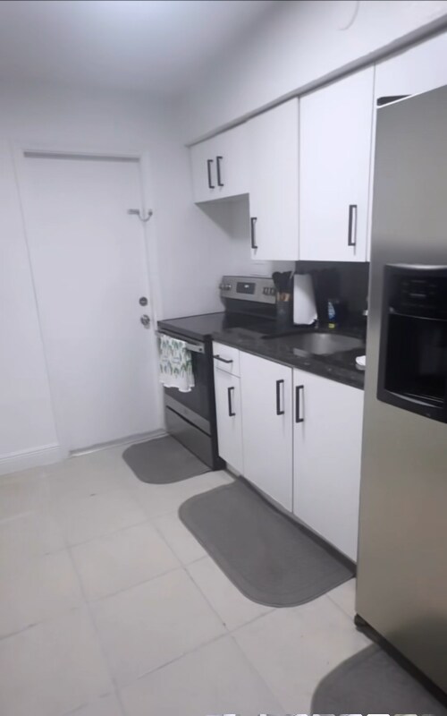 Foto del edificio - 2381 Rutland St