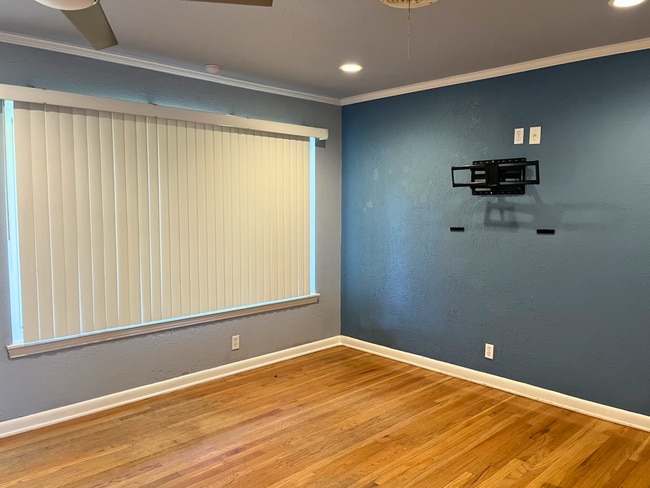 Building Photo - 2022 Odessa Dr