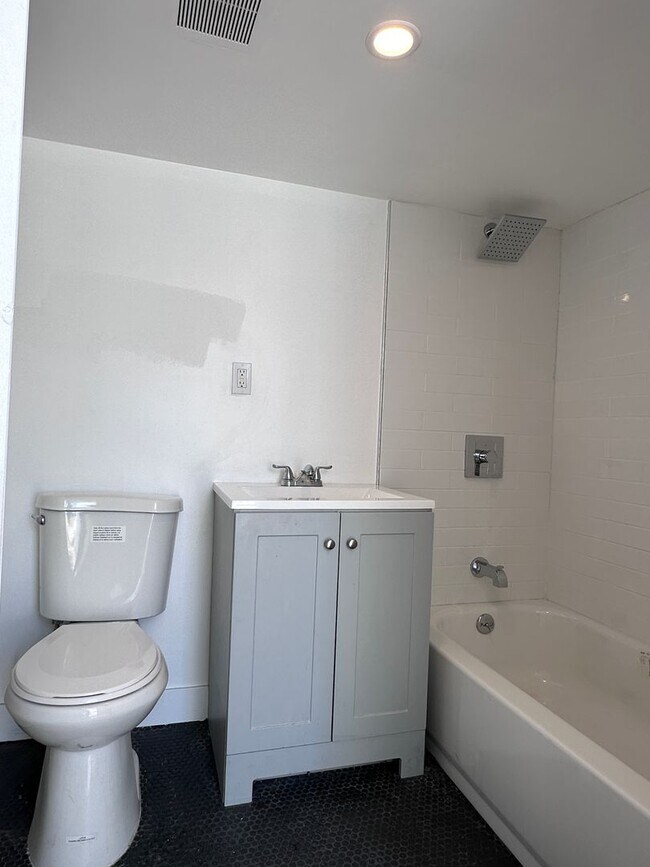 Building Photo - 739BA