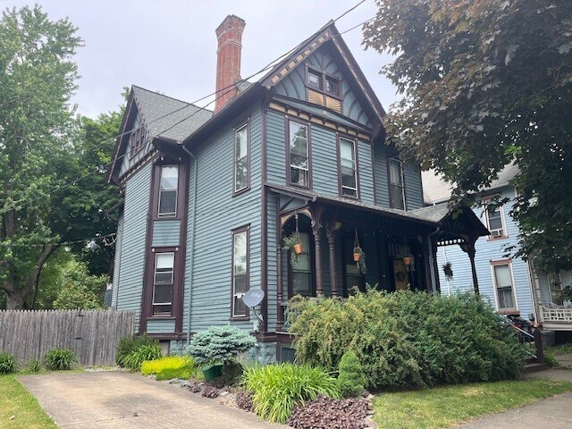 Primary Photo - 153 Chapin St