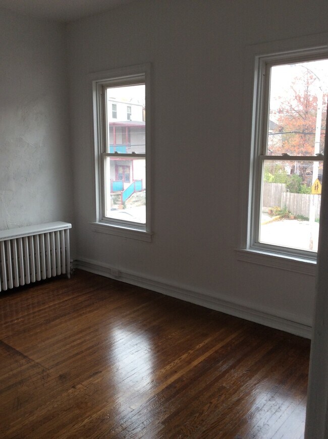 Building Photo - Coming soon! 4 bedroom 1 bath House-Yard, ...
