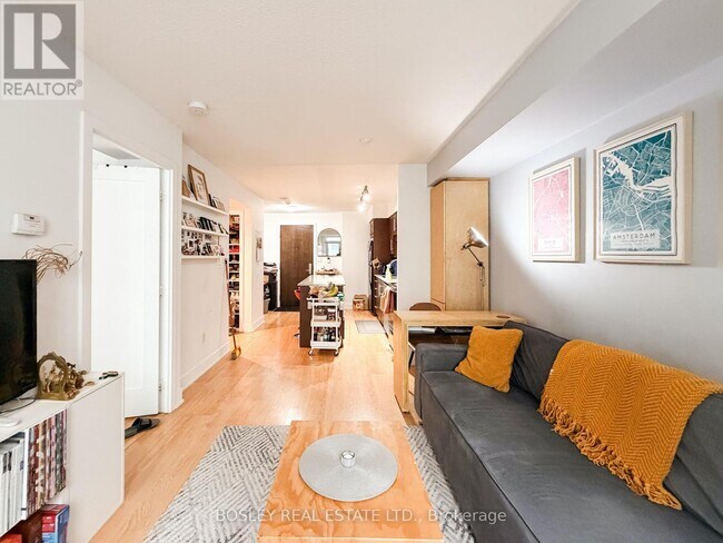 Building Photo - 20 Blue Jays Way