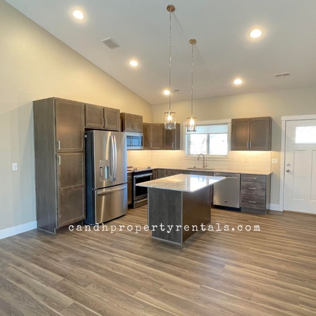 Building Photo - 6330 Beckville ln